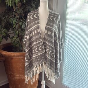 NWT Falls Creek Taupe and CreamPatterned Cape